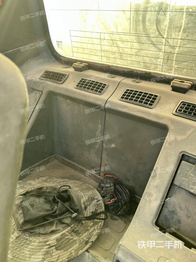 后窗玻璃角標(biāo)（駕駛室部分）