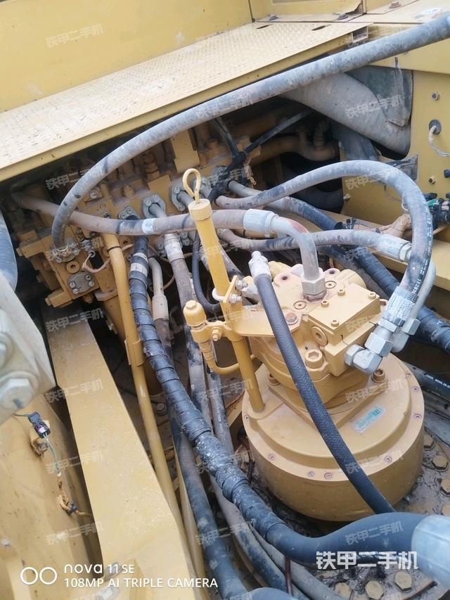 氣門(mén)室蓋螺絲特寫(xiě)（上車(chē)部件）