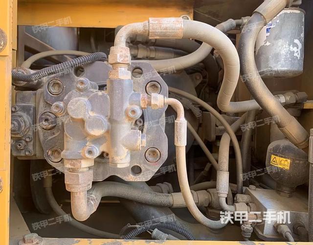 液壓泵艙室正面整體（整機(jī)外觀）