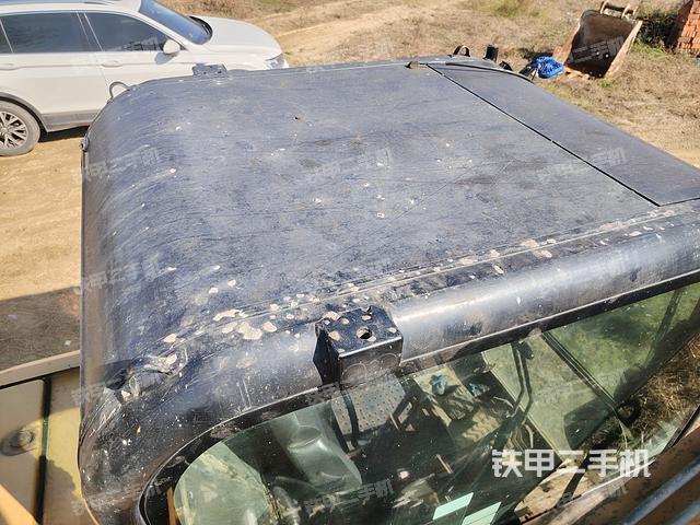 驾驶室顶部（整机外观）