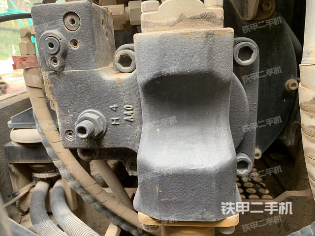 液压泵舱室正面整体（整机外观）