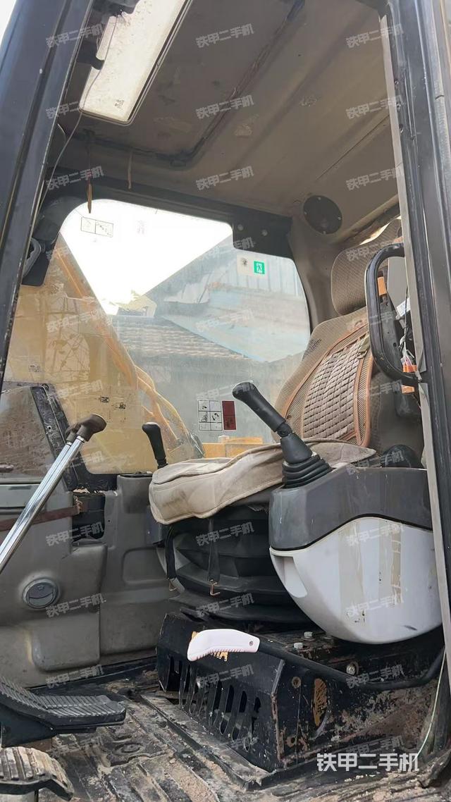 駕駛室整體（整機外觀）