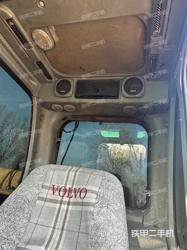 駕駛室頂部（整機外觀）