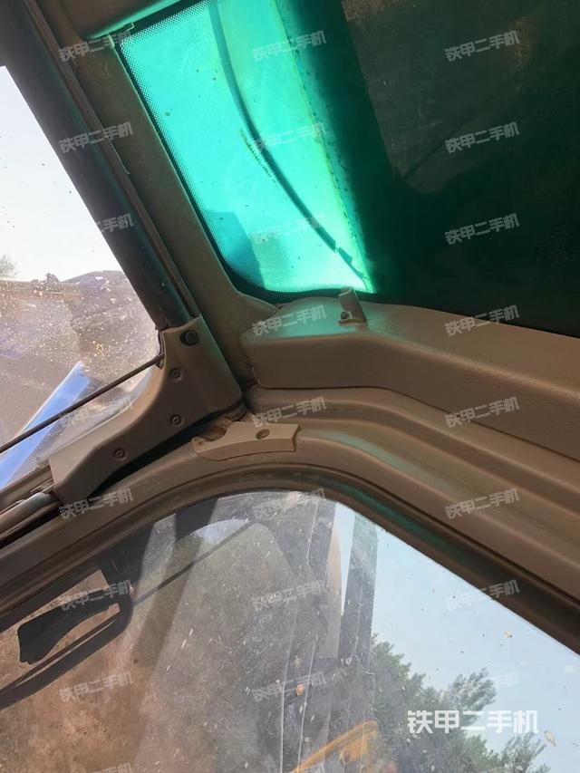 駕駛室頂部（整機(jī)外觀）