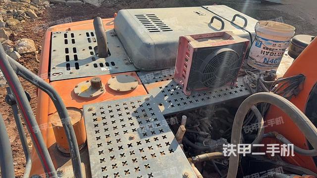 駕駛室頂部（整機外觀）