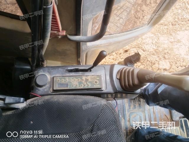 座椅左侧控制台/音响/含左手柄（驾驶室部分）