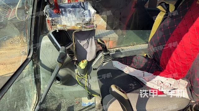 駕駛室整體（整機外觀）