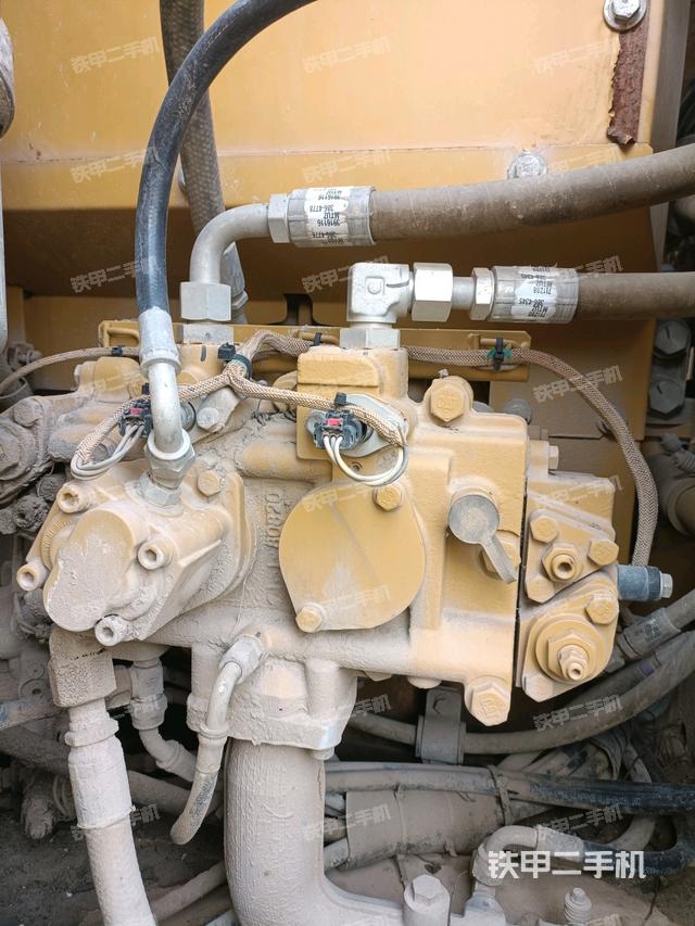 液壓泵艙室正面整體（整機(jī)外觀）