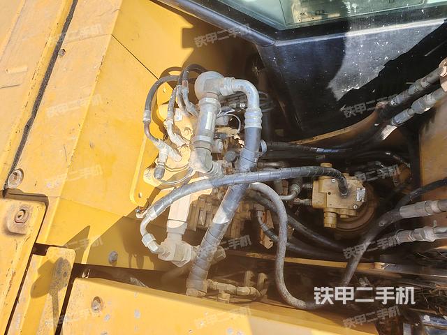 回转马达和主控阀（整机外观）