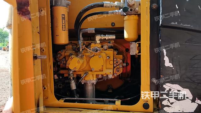 回轉(zhuǎn)馬達(dá)和主控閥（整機(jī)外觀）