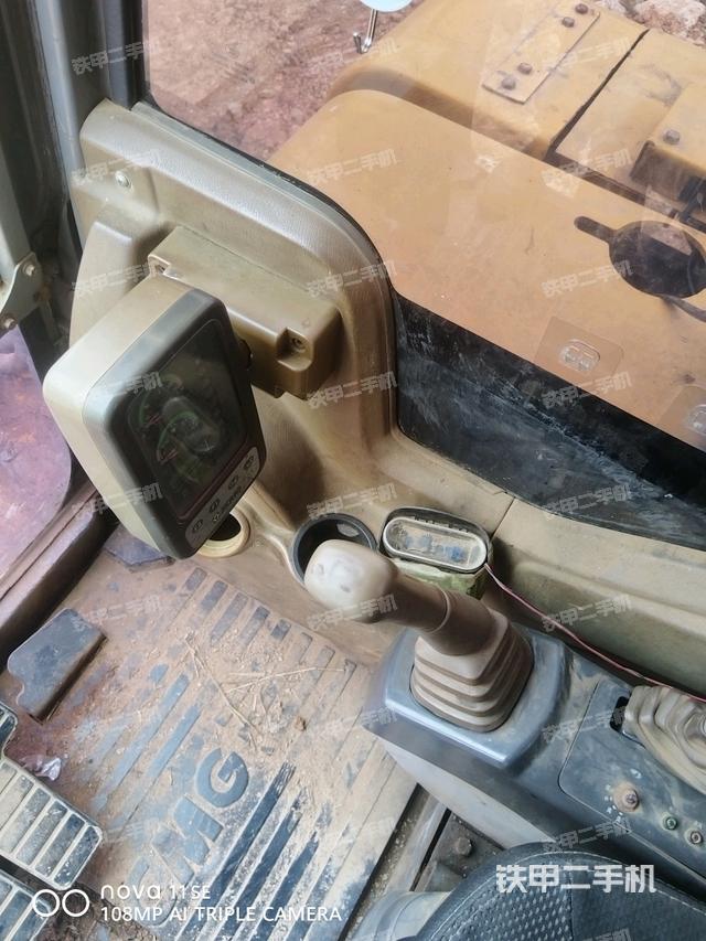 座椅右侧控制台/钥匙门/油门/含右手柄（驾驶室部分）