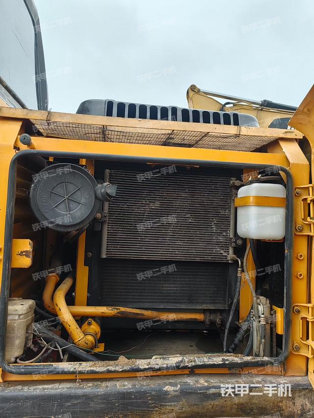 驾驶室顶部（整机外观）