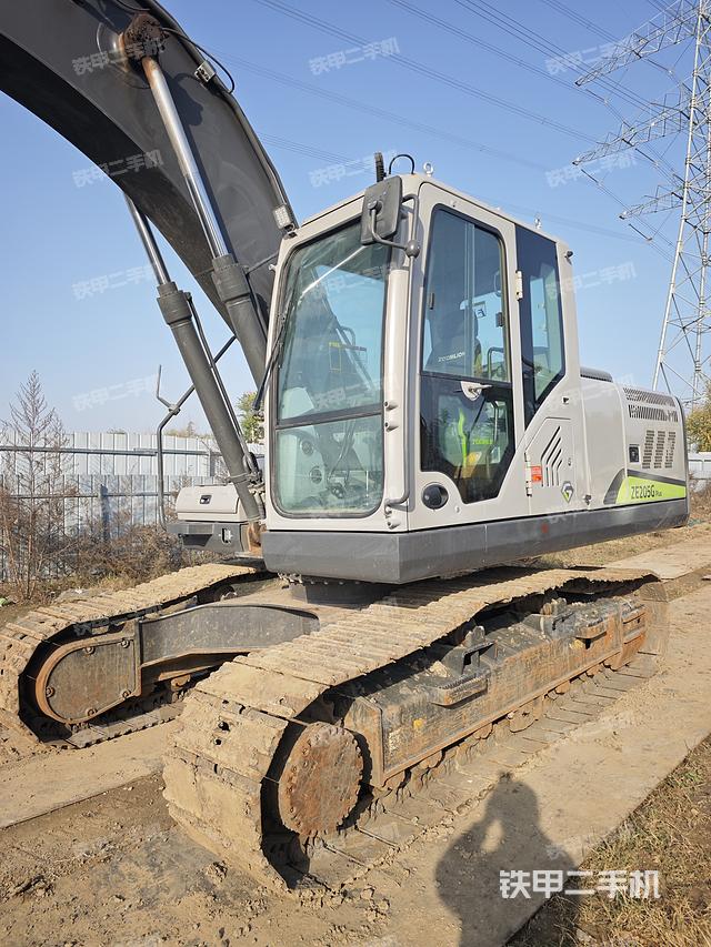 液壓泵艙室正面整體（整機(jī)外觀）