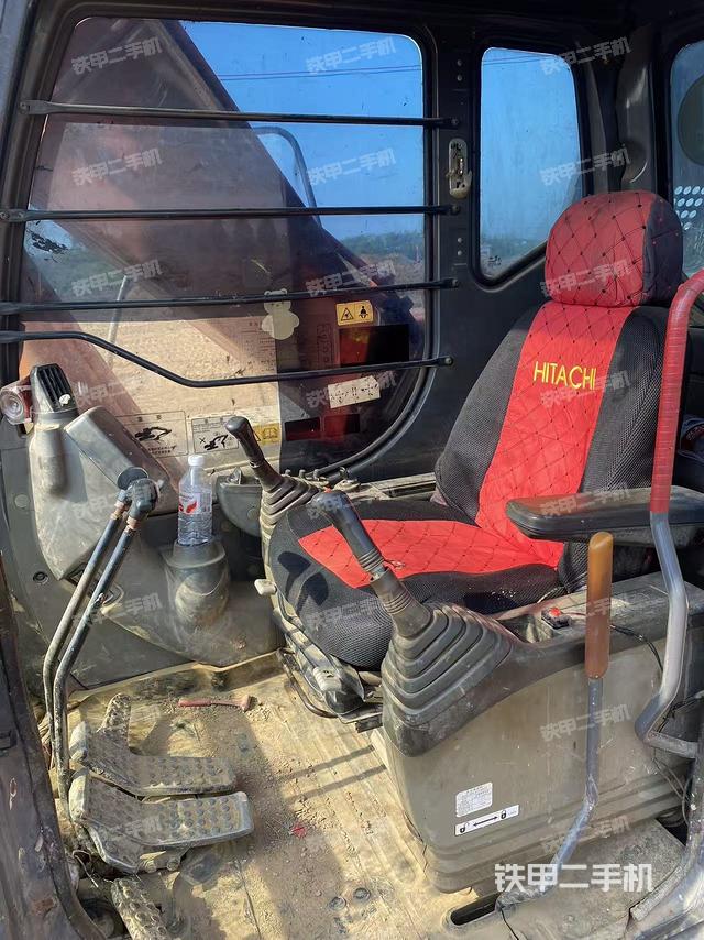 駕駛室整體（整機(jī)外觀）