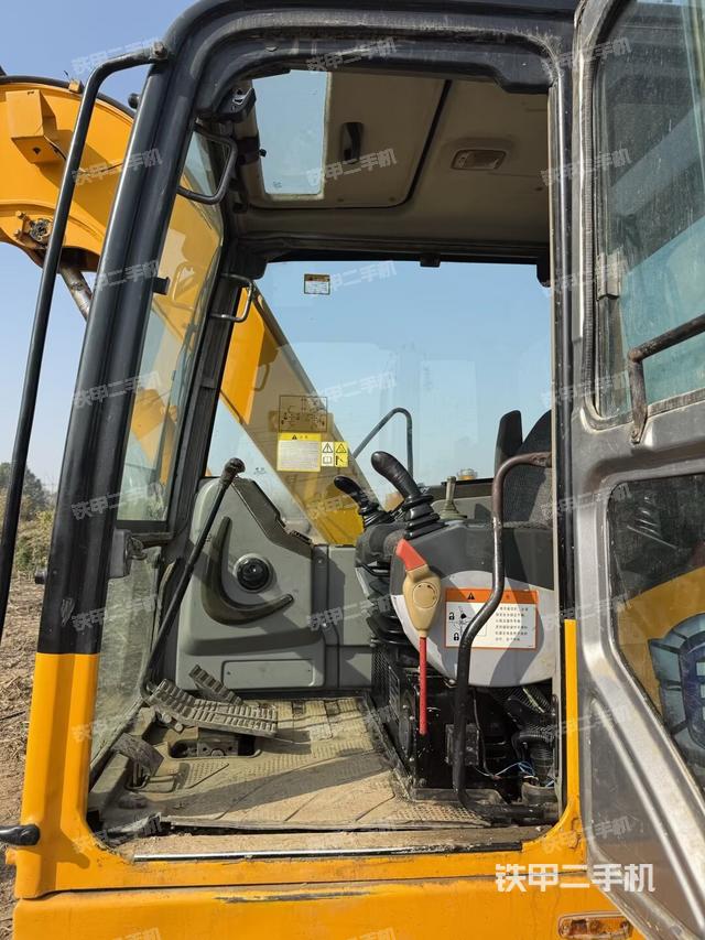 駕駛室頂部（整機(jī)外觀）