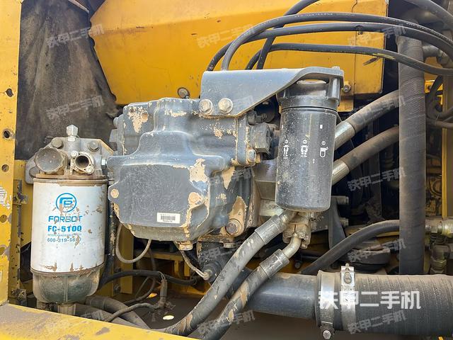 液壓泵艙室正面整體（整機(jī)外觀）