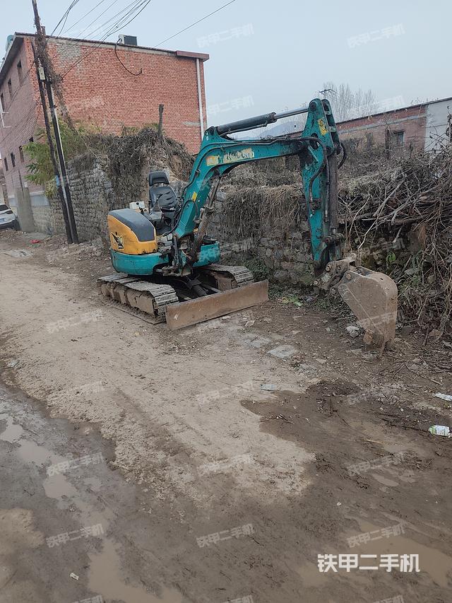 駕駛室頂部（整機外觀）