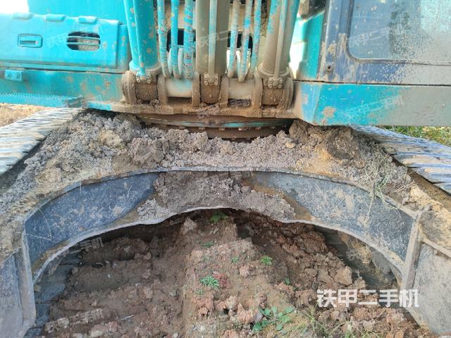 轉(zhuǎn)盤(pán)和下車架正前（工作和回轉(zhuǎn)裝置）