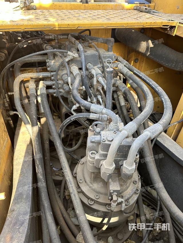 回轉(zhuǎn)馬達和主控閥（整機外觀）