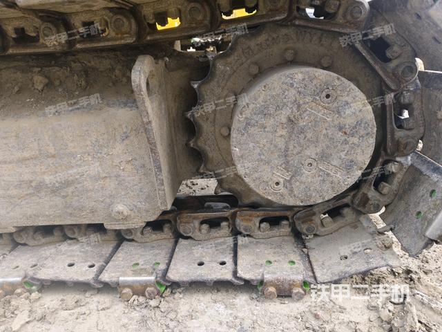 右驅(qū)動輪（行走機構(gòu)）