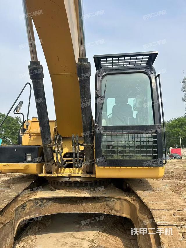 驾驶室顶部（整机外观）