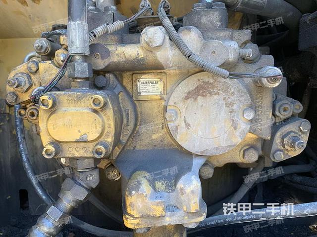 液压泵舱室正面整体（整机外观）