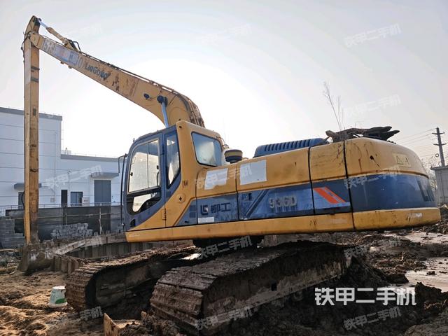 大臂背部俯視（工作和回轉(zhuǎn)裝置）