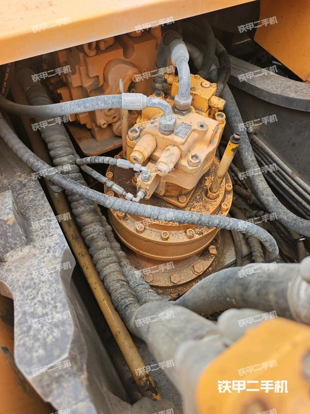 回转马达和主控阀（整机外观）