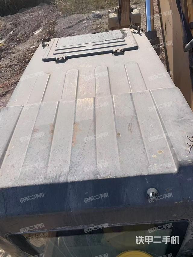 驾驶室顶部（整机外观）