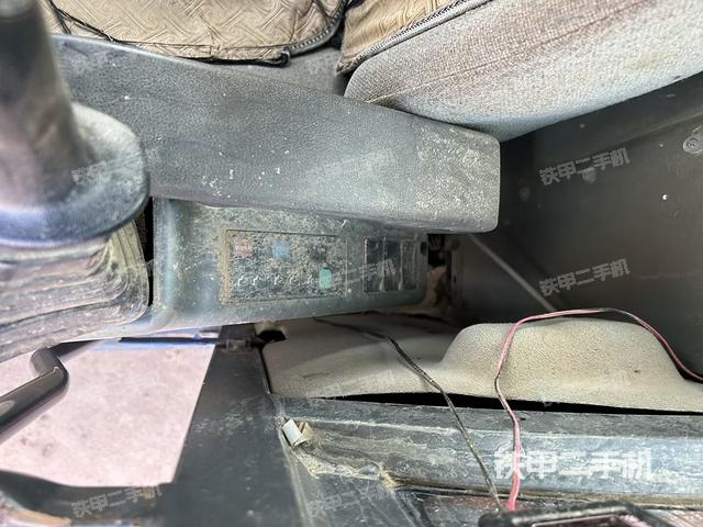 座椅右侧控制台/钥匙门/油门/含右手柄（驾驶室部分）