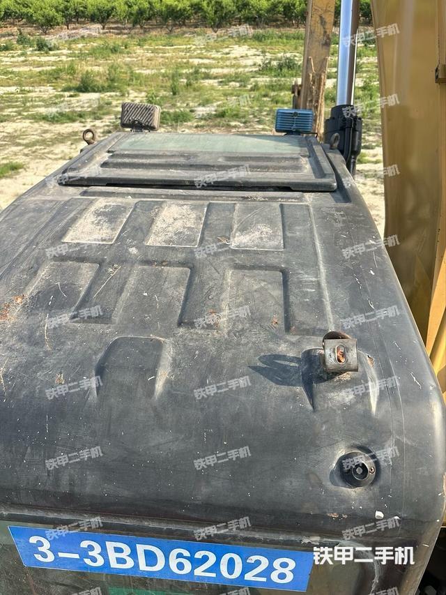 駕駛室頂部（整機外觀）