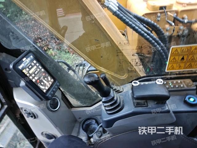 座椅左側控制臺/音響/含左手柄（駕駛室部分）