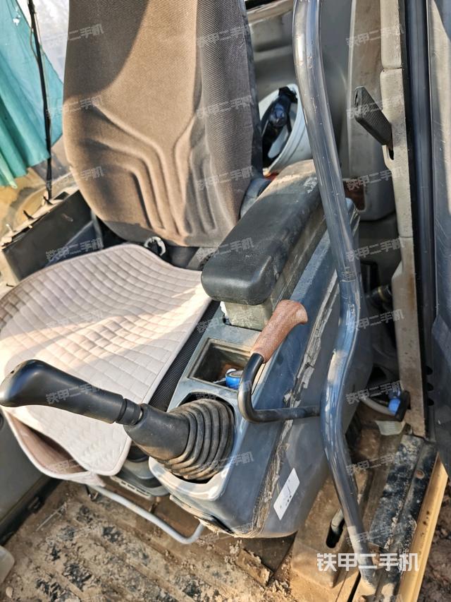 座椅左側(cè)控制臺(tái)/音響/含左手柄（駕駛室部分）