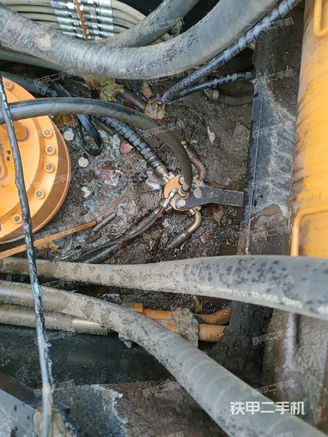 中央回轉(zhuǎn)接頭特寫（上車部件）