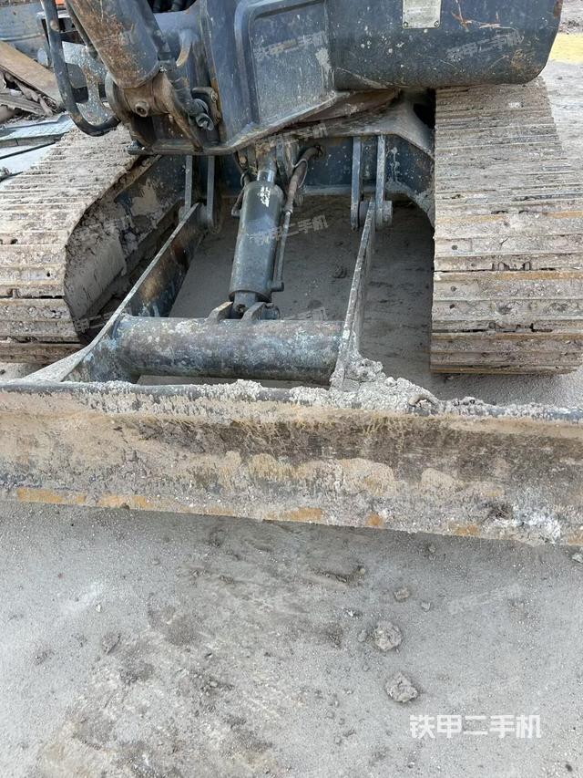 转盘和下车架正前（工作和回转装置）