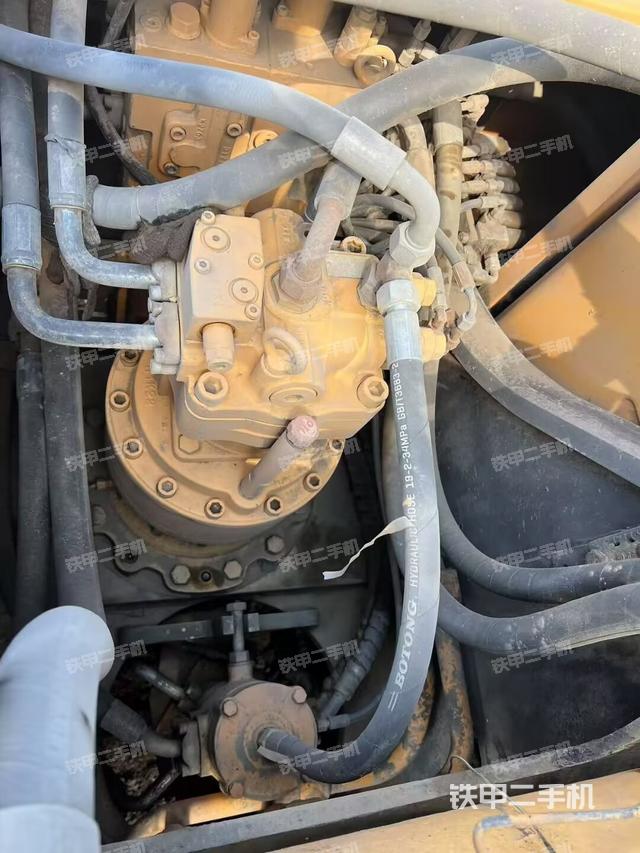 回转马达和主控阀（整机外观）