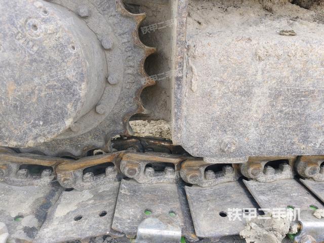 左驅(qū)動輪（行走機構(gòu)）