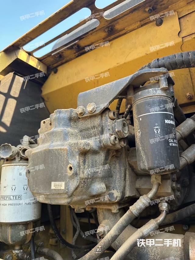 液压泵舱室正面整体（整机外观）