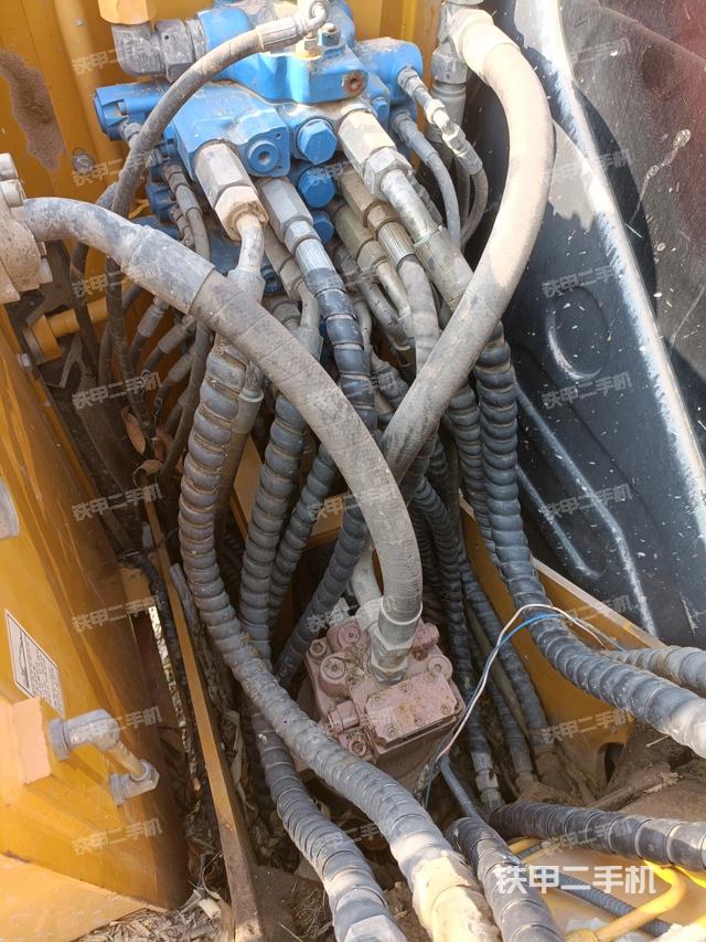 回转马达和主控阀（整机外观）