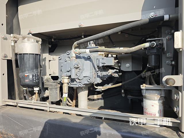 液壓泵艙室正面整體（整機(jī)外觀）