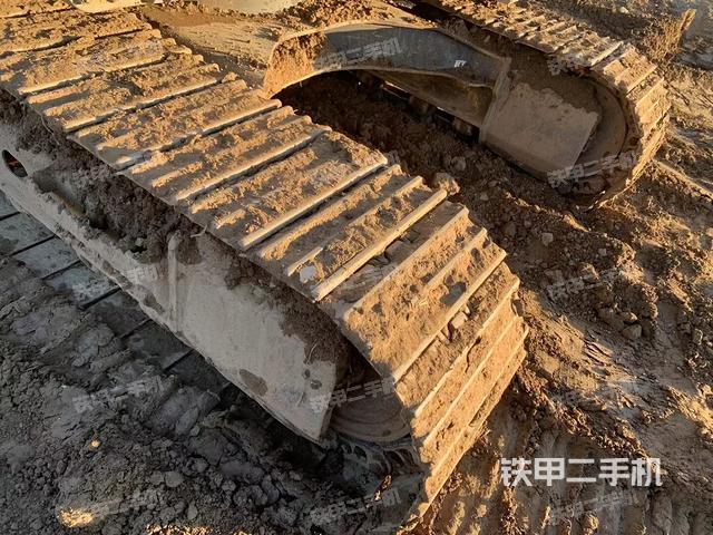 單側(cè)履帶整體（整機(jī)外觀）