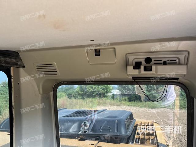 驾驶室顶部（整机外观）