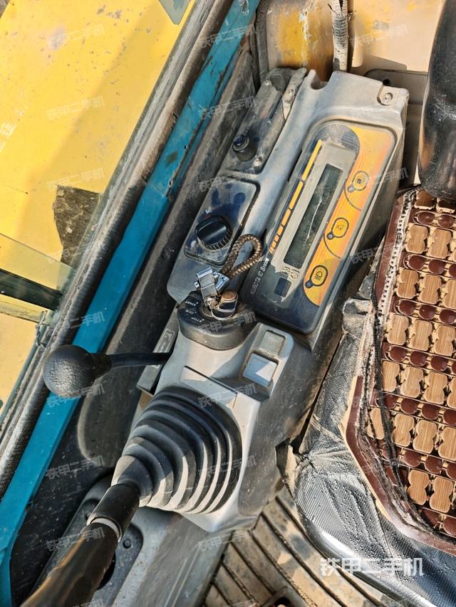  驾驶室正侧（驾驶室部分）