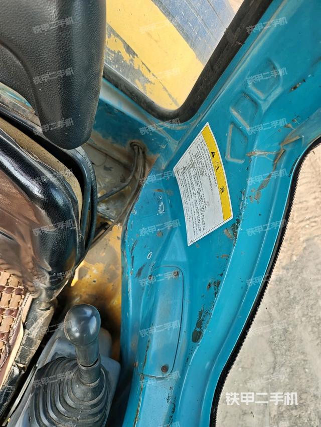 座椅左侧控制台/音响/含左手柄（驾驶室部分）