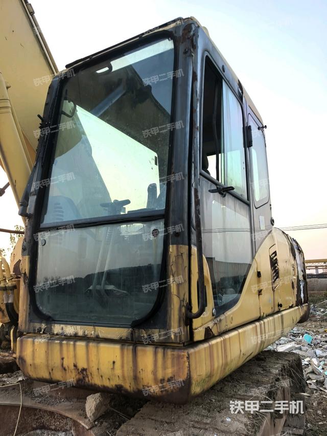 駕駛室整體（整機外觀）