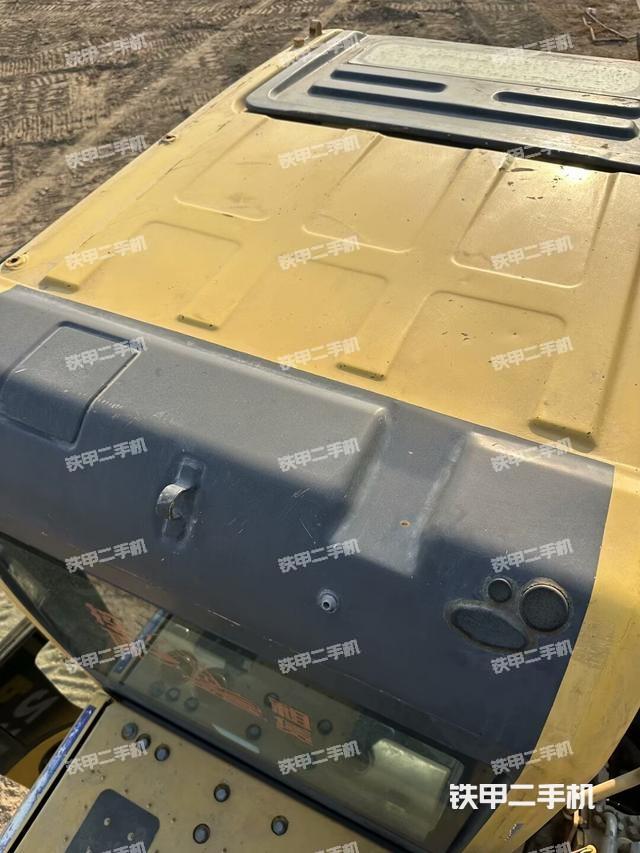 驾驶室顶部（整机外观）