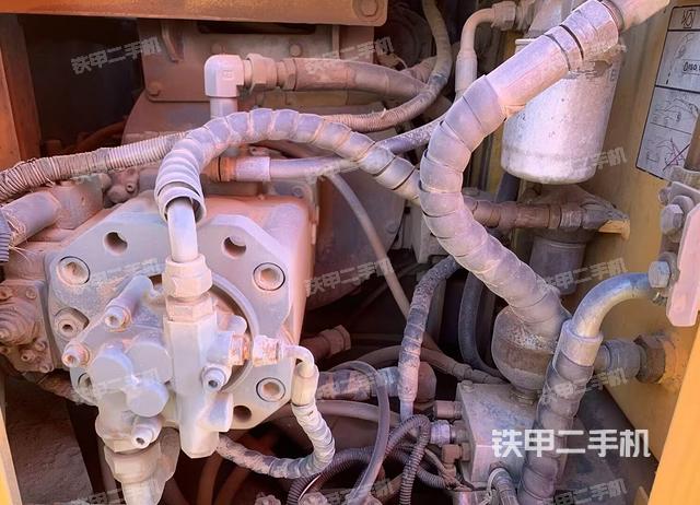 液壓泵艙室正面整體（整機(jī)外觀）