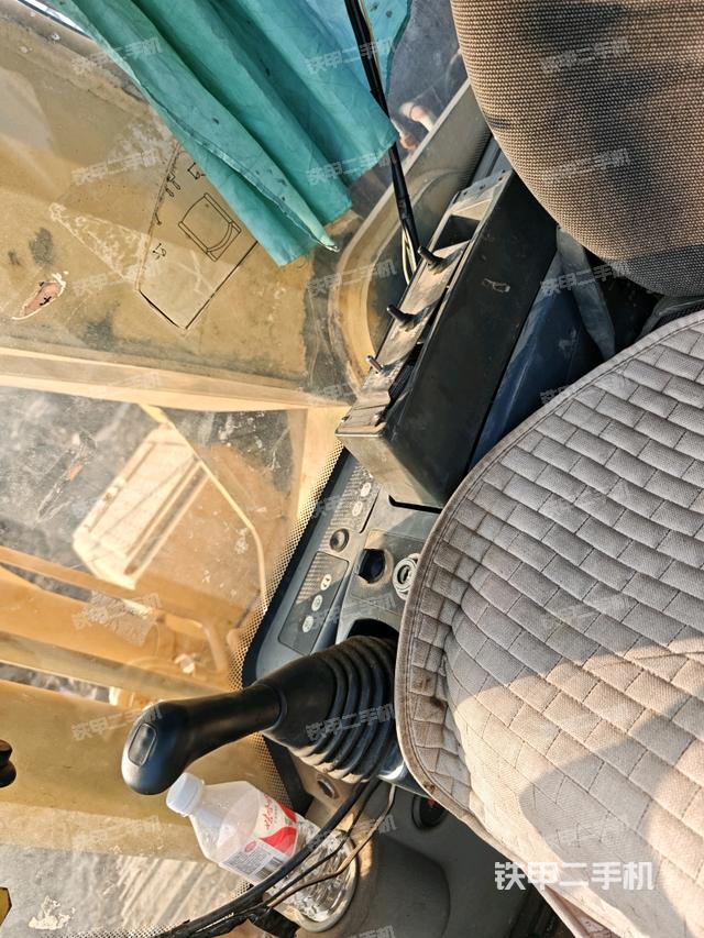 座椅右側(cè)控制臺(tái)/鑰匙門(mén)/油門(mén)/含右手柄（駕駛室部分）