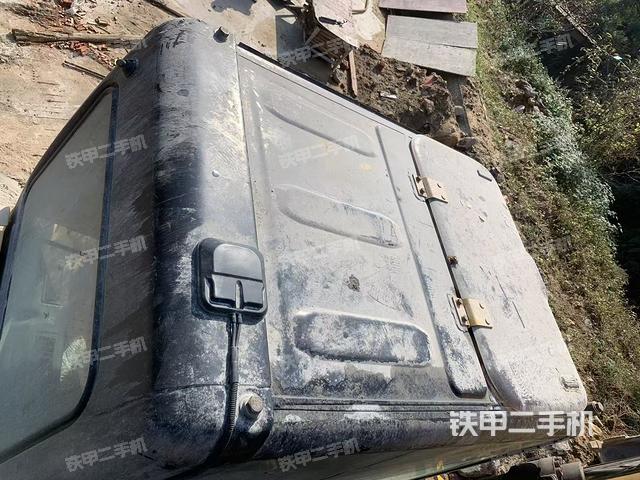 驾驶室顶部（整机外观）