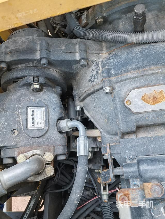 回转马达和主控阀（整机外观）